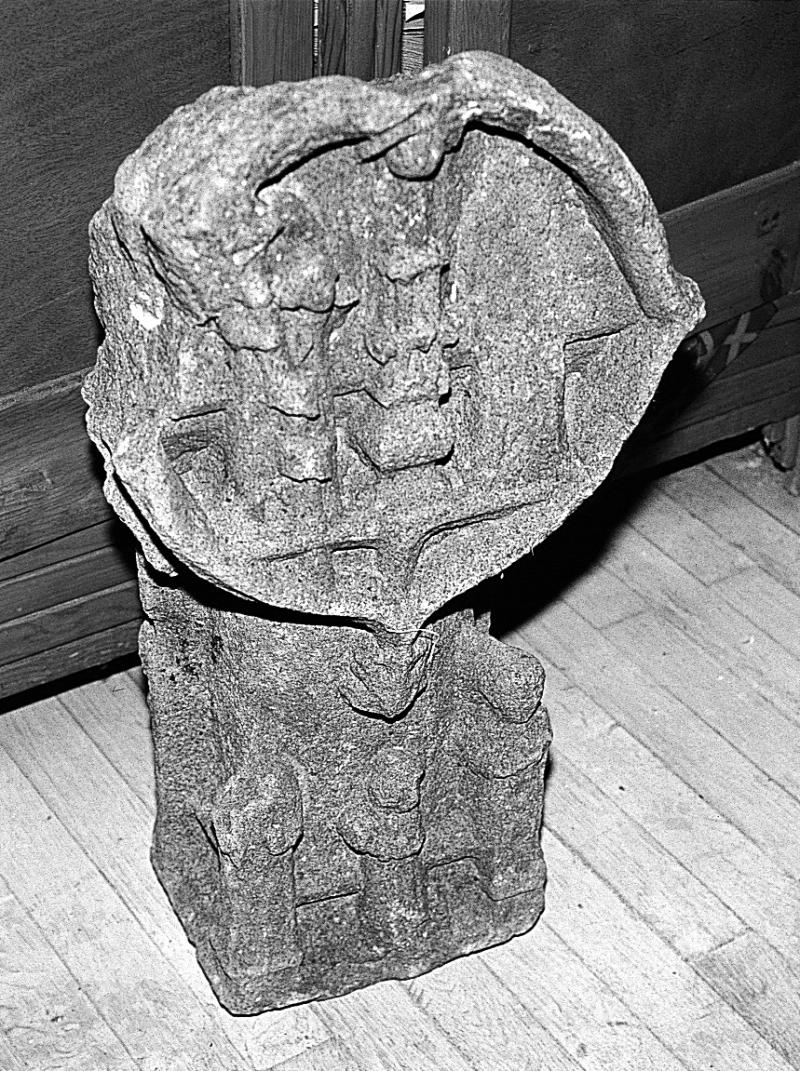  Stèle en raquette du XVe siècle