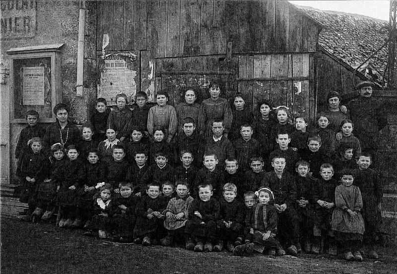 Ecole (escòla) mixte, 1920