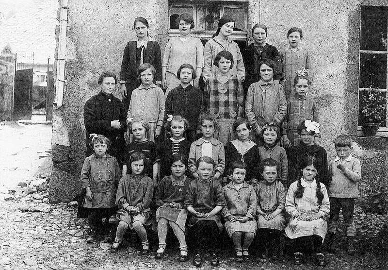 Ecole (escòla) libre ou privée des filles, dite « Ecole du couvent » (Escòla del convent), 1930