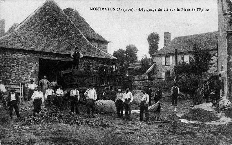 MONTMATON (Aveyron). - Dépiquage du blé sur La Place de l'Eglise