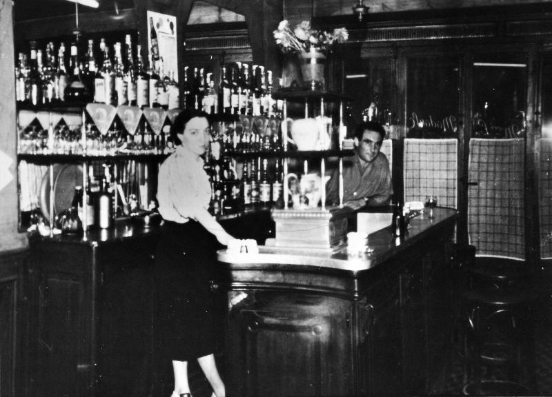 Café, maison L. Madaule, rue des Chartreux, à Paris (75006), juillet 1958