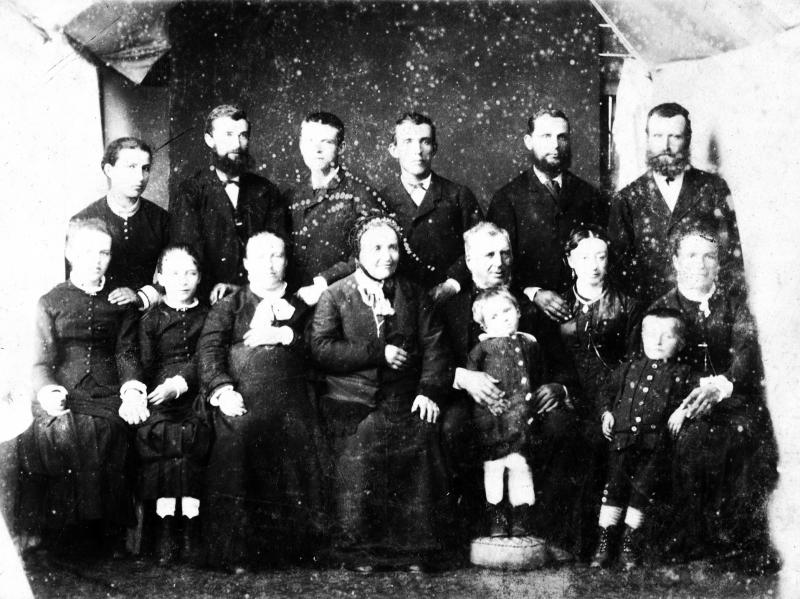 Famille de quinze personnes, en Viadène (secteur de Saint-Amans des Cots)