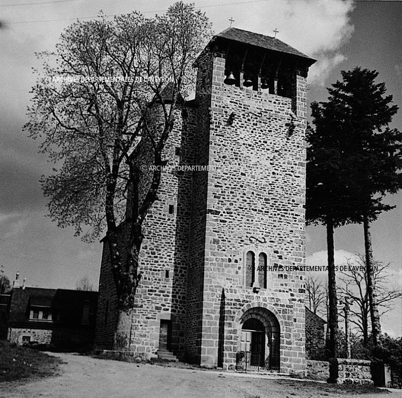 Eglise (glèisa) fortifiée, à Orlhaguet