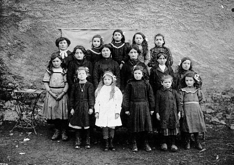 Ecole (escòla) des filles, 1910