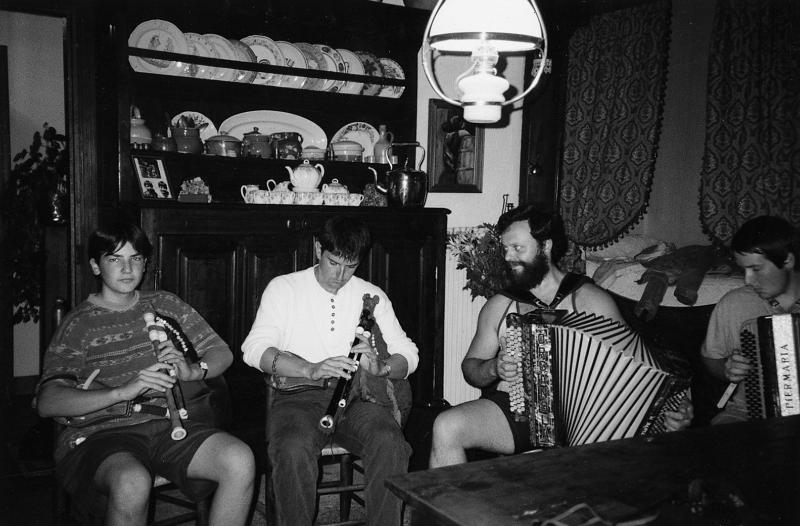 Quatuor masculin avec deux accordéons (acordeons) et deux cabrettes (cabretas), été 1997
