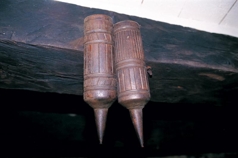 Deux coffins (codièrs), étui en bois pour loger la pierre à aiguiser, en Viadène (secteur de Sainte-Geneviève sur Argence)