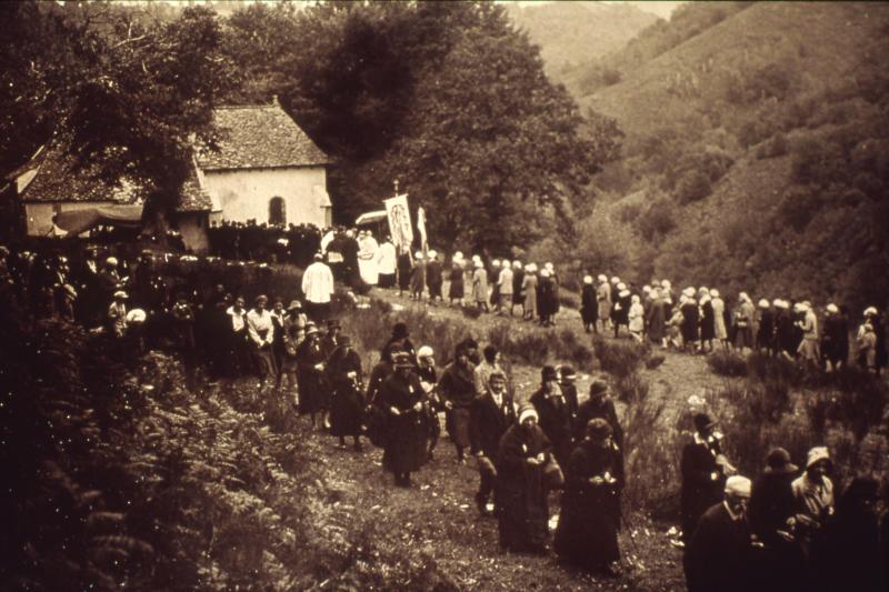 Procession, à Notre-Dame de Lez