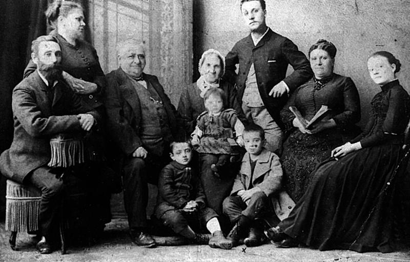 Famille Godefroy, à Paris (75), vers 1894