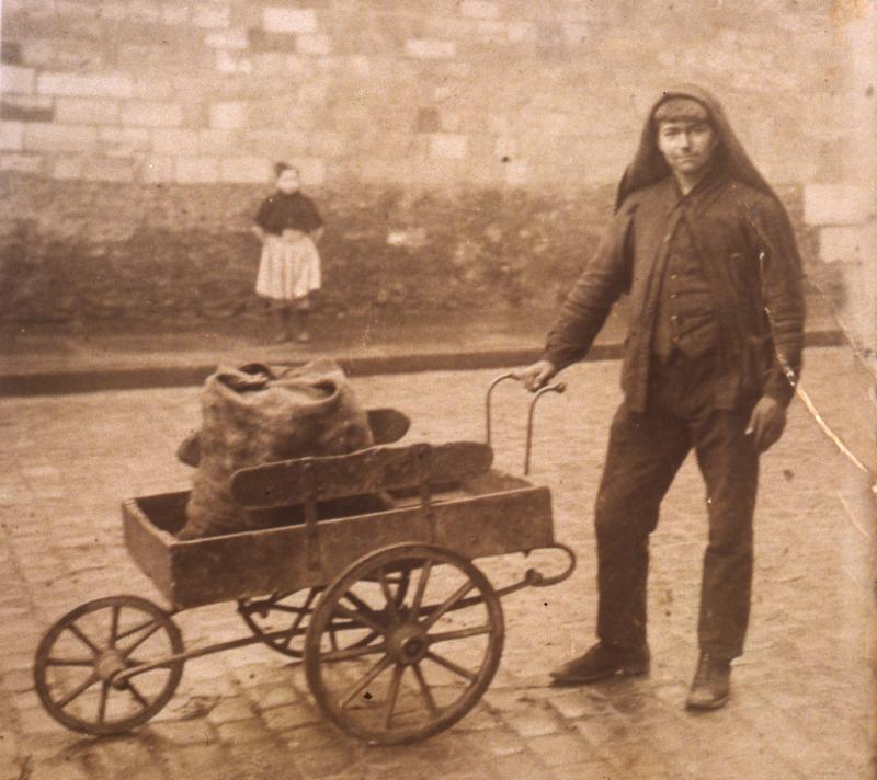 Livreur de charbon (carbonièr), à Paris (75), 1913