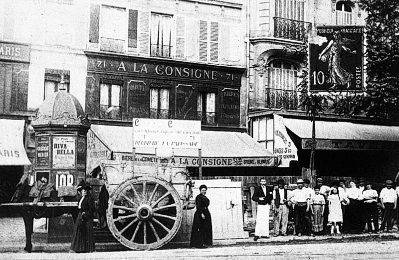 Café A la consigne, équidé attelé et palissade de travaux, à Paris (75) ou sa région