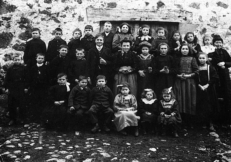 Ecole (escòla) mixte, à Cussac, vers 1912