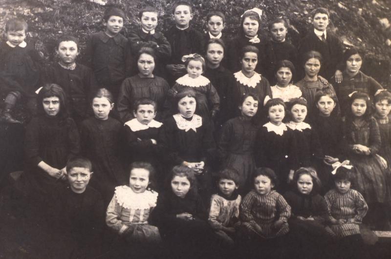 Ecole (escòla) mixte, à Valon, 1920