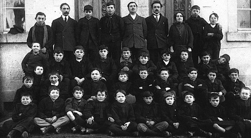 Ecole (escòla) des garçons, vers 1926