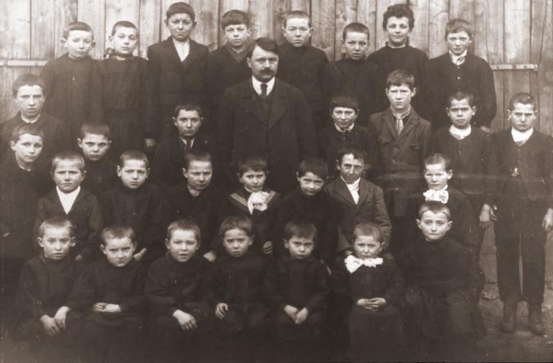 Ecole (escòla) des garçons, 1923