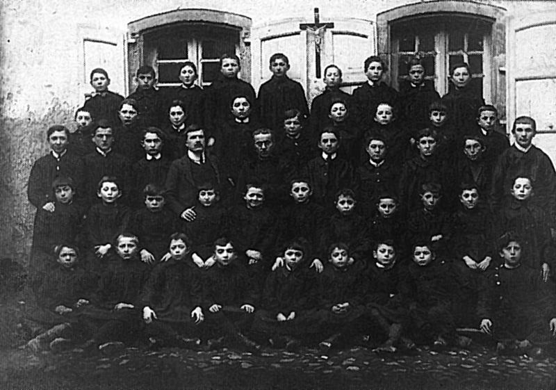 Ecole (escòla) libre ou privée des garçons, en Barrez (secteur de Mur de Barrez)