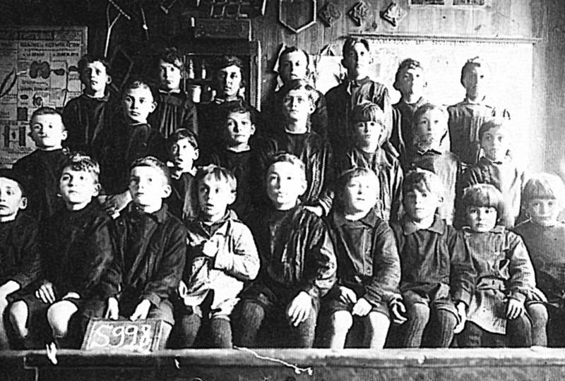 Ecole (escòla) mixte dans salle de classe, 1931