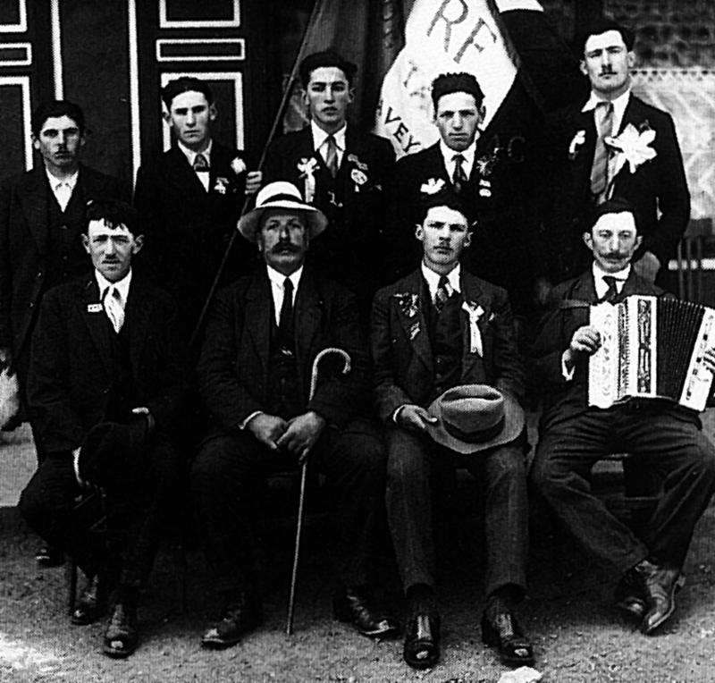 Conscrits et accordéoniste (acordeonista)