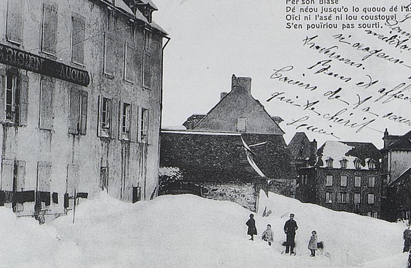  Facteur (portur) et trois enfants dans la neige (neige), à Aubrac