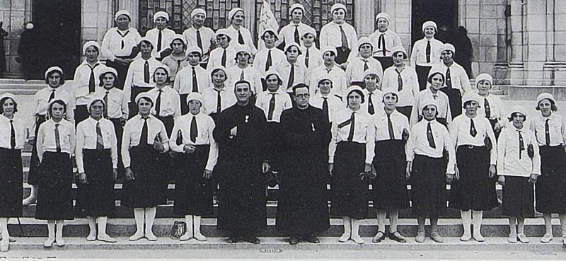 Curés (curats) en soutane et Bérets blancs, à Lourdes (65), 1922-1923