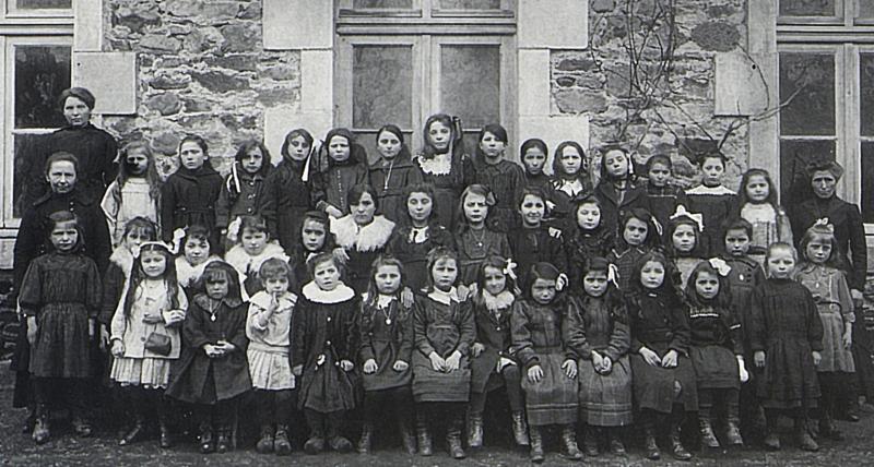 Ecole (escòla) libre ou privée des filles, entre 1911 et 1924
