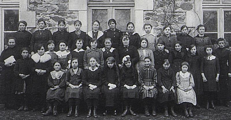 Ecole (escòla) libre ou privée des filles, entre 1911 et 1924
