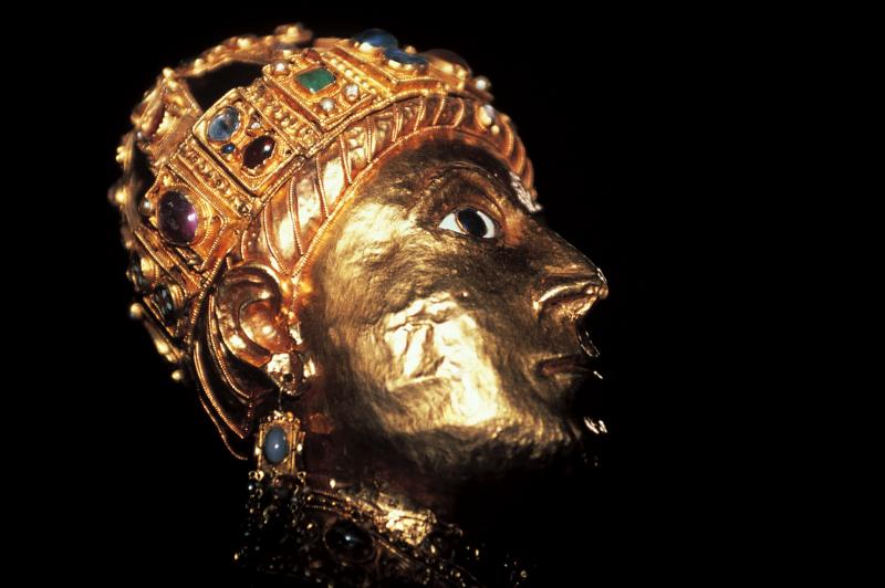  Tête des IVe-Ve siècles et couronne du Xe siècle de la statue reliquaire de la Majesté de sainte Foy (santa Fe), octobre 1992