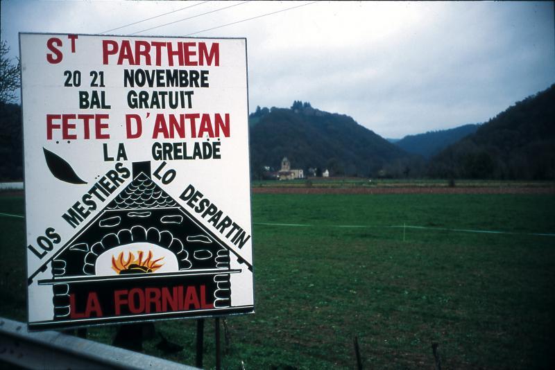  Pancarte en français et en occitan pour la fête d'antan des 20 et 21 novembre, à Port d'Agrès