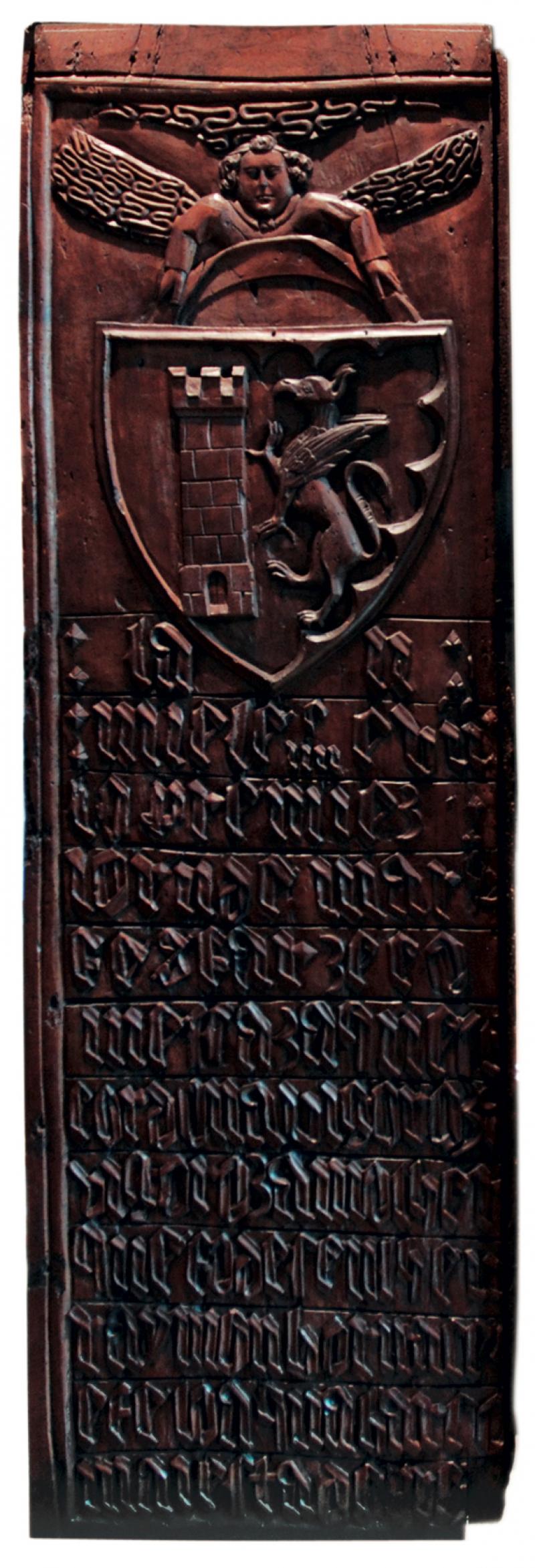 Panneau en bois historié 1er mars 1407 et sculpté avec inscription en occitan, conservé au Musée Fenaille