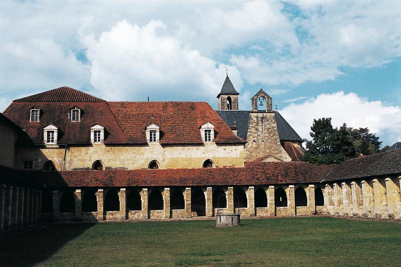  Grand cloître (clastre), bâtiments conventuels, puits (potz) et chapelle (capèla) de la chartreuse (cartrosa), décembre 1991