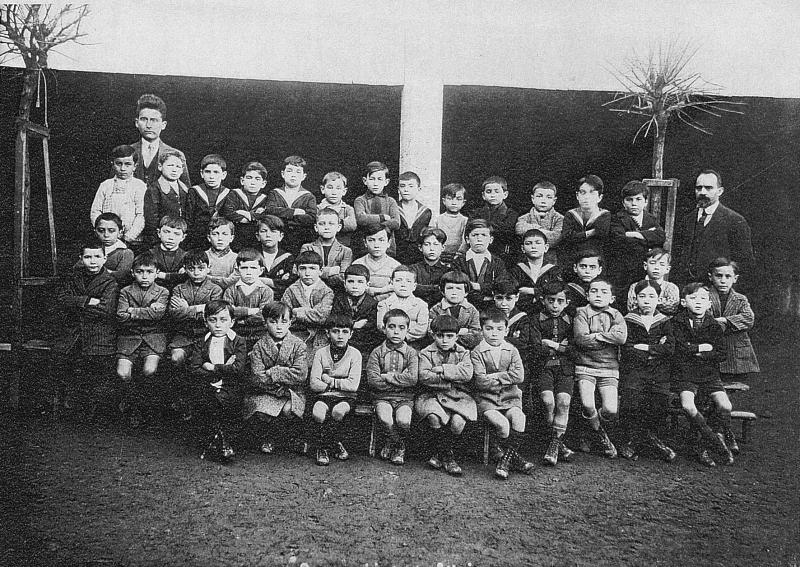 Ecole (escòla) des garçons, 1927