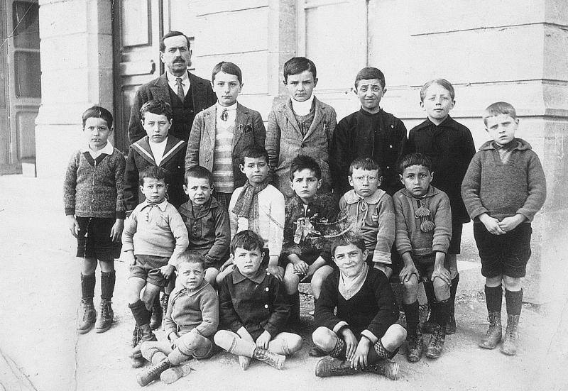Ecole (escòla) des garçons, 1928
