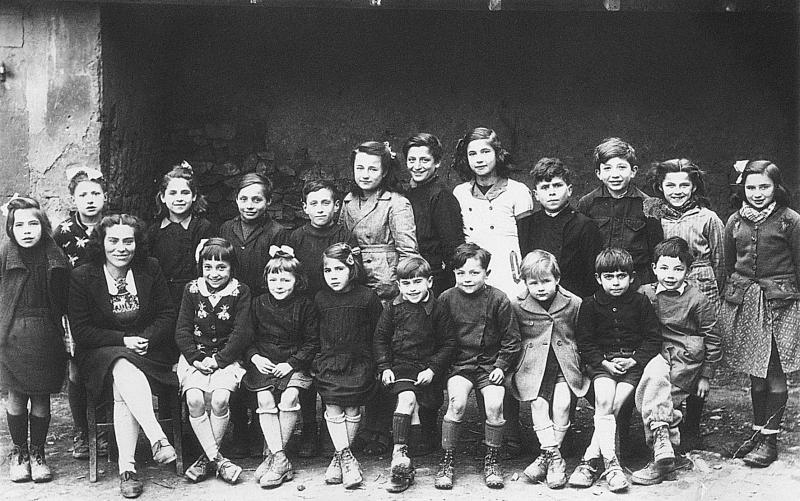 Ecole (escòla) mixte, 1946