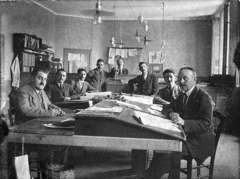  Dirigeants et maîtrise des caves Louis Rigal en réunion, 1922
