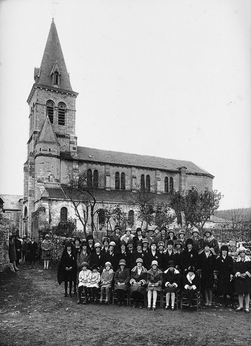Paroisiennes (parroquianas) devant l'église (glèisa),  1929