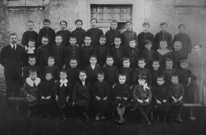 Ecole (escòla) des garçons, 1920