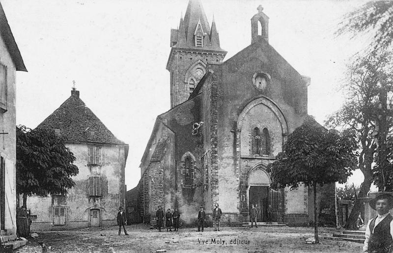 Villageois (vilatjors) devant l'église (glèisa)