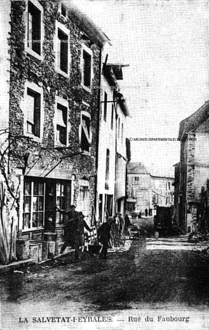 LA SALVETAT-PEYRALES. – Rue du Faubourg, [1920]