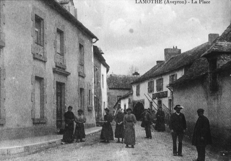 LAMOTHE (Aveyron) - La Place