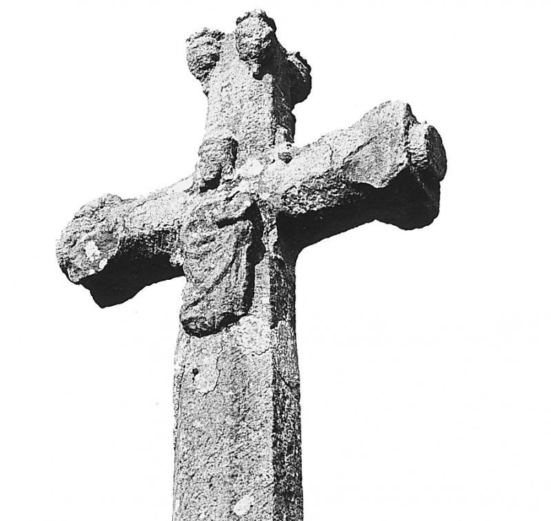 Croix (crotz) en pierre du XIVe siècle