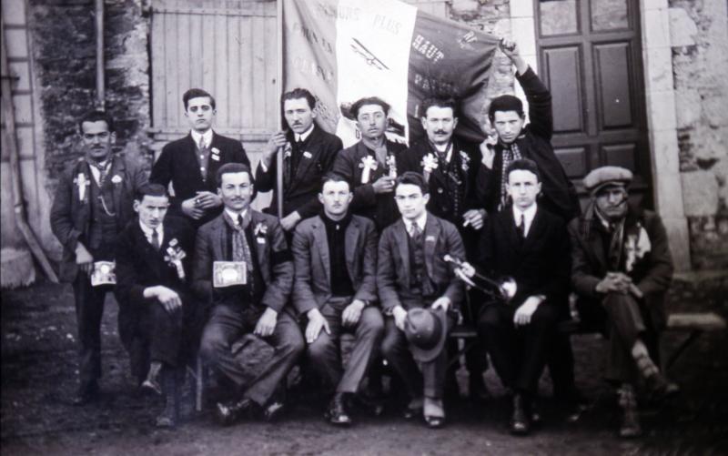 Conscrits avec joueur de clairon (claron), 1927