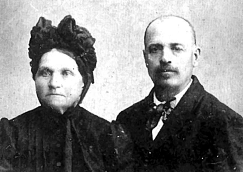 Portrait d'un couple dont la femme porte une coiffe (còfa)