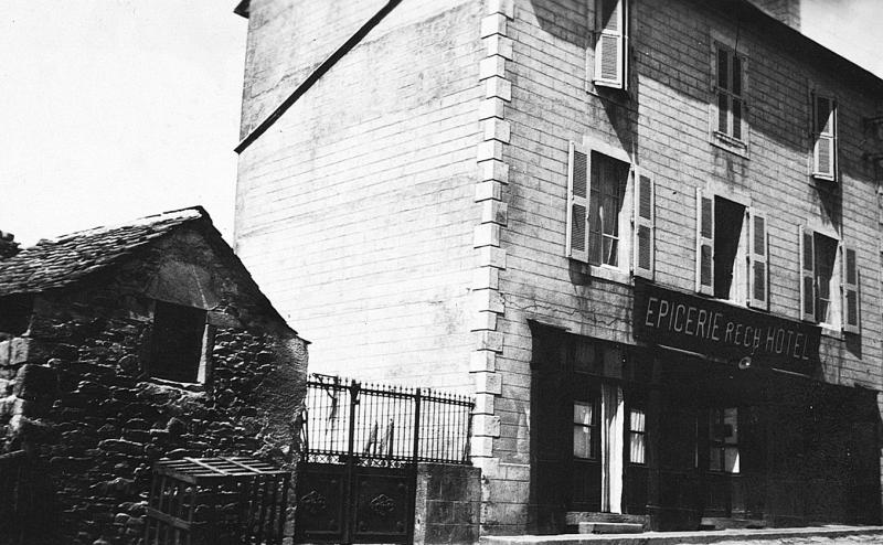 Séchoir à châtaignes (secador), épicerie (espiçariá) et hôtel (otèl), avant 1938