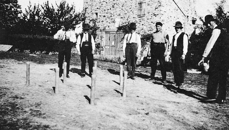 Joueurs de quilles (quilhaires), au Couderc, 1938-1939