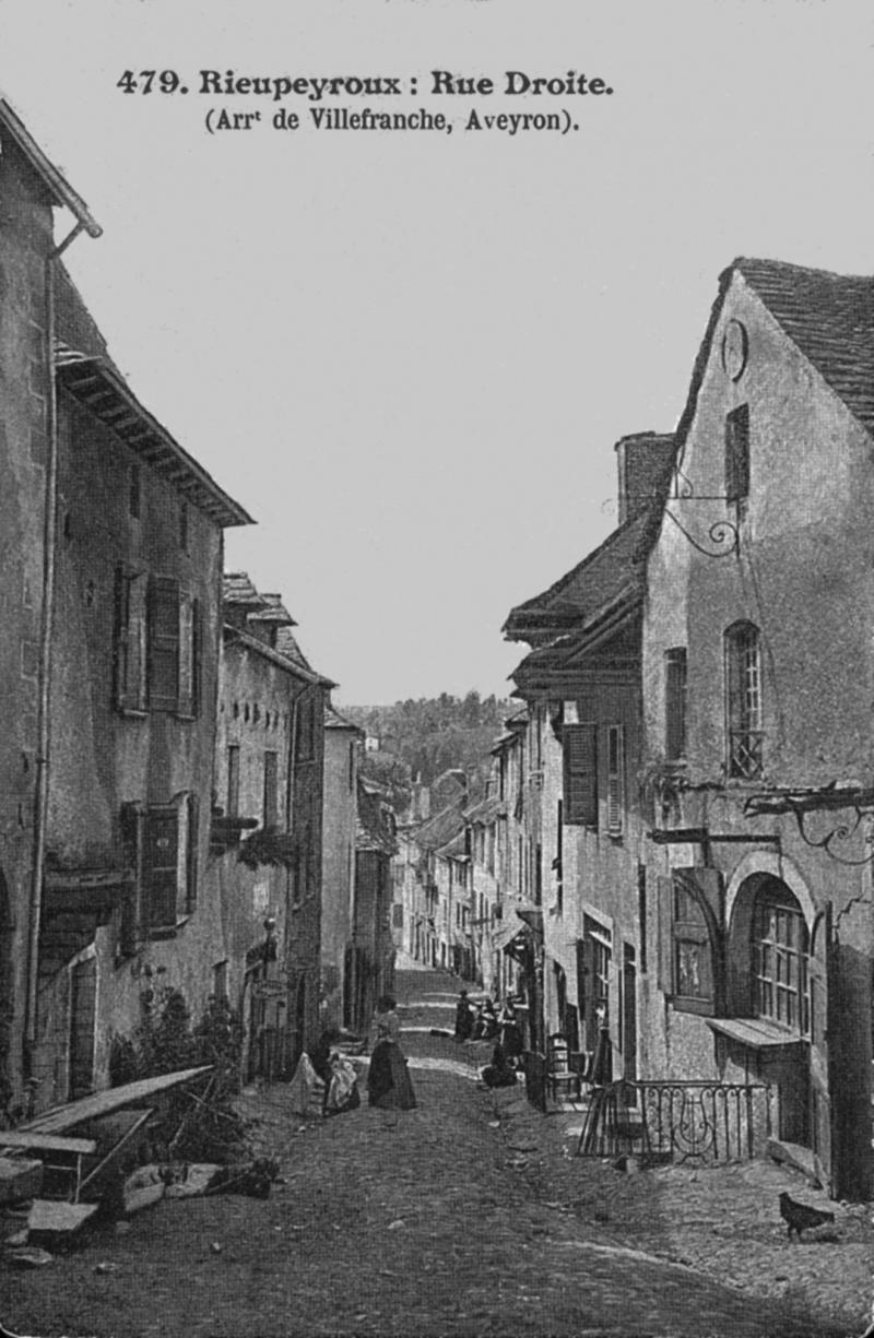 479. Rieupeyroux : Rue Droite. (Arrt de Villefranche, Aveyron) [1898]