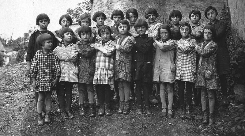 Ecole (escòla) libre ou privée des filles, vers 1930