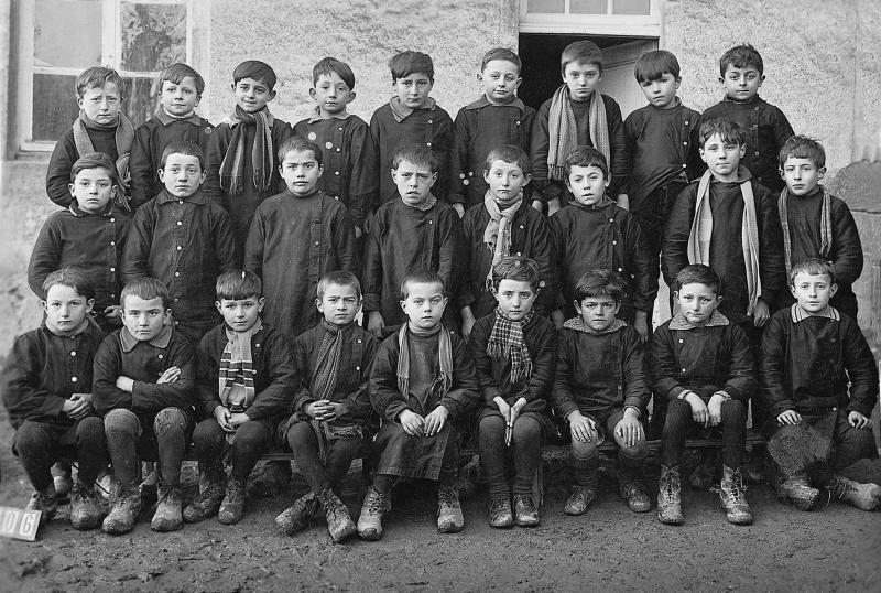Ecole (escòla) publique des garçons, à La Calquière, vers 1936