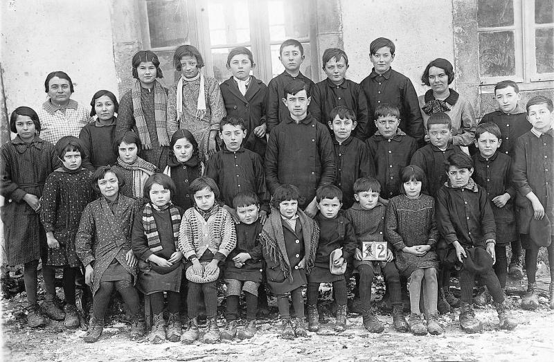 Ecole (escòla) mixte, à Tizac, 1933-1934