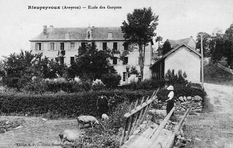 Rieupeyroux (Aveyron) – Ecole des Garçons