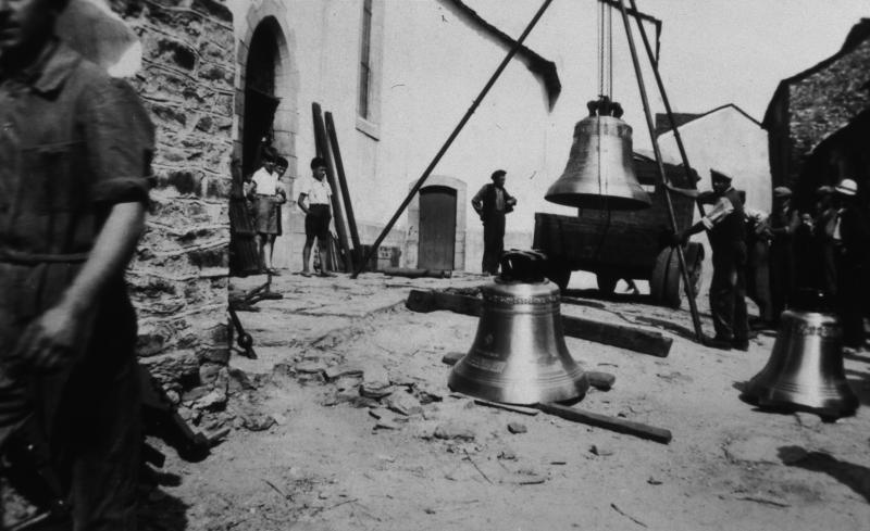 Livraison de trois cloches (campanas), à Magrin, 1938