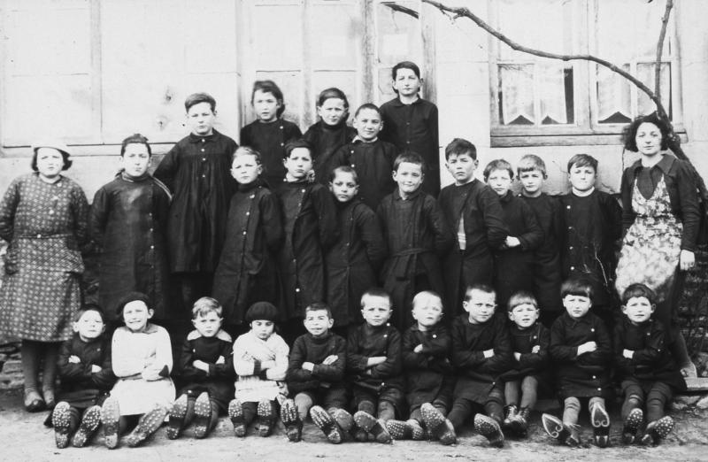 Ecole (escòla) publique mixte, au Piboul, 1936-1937